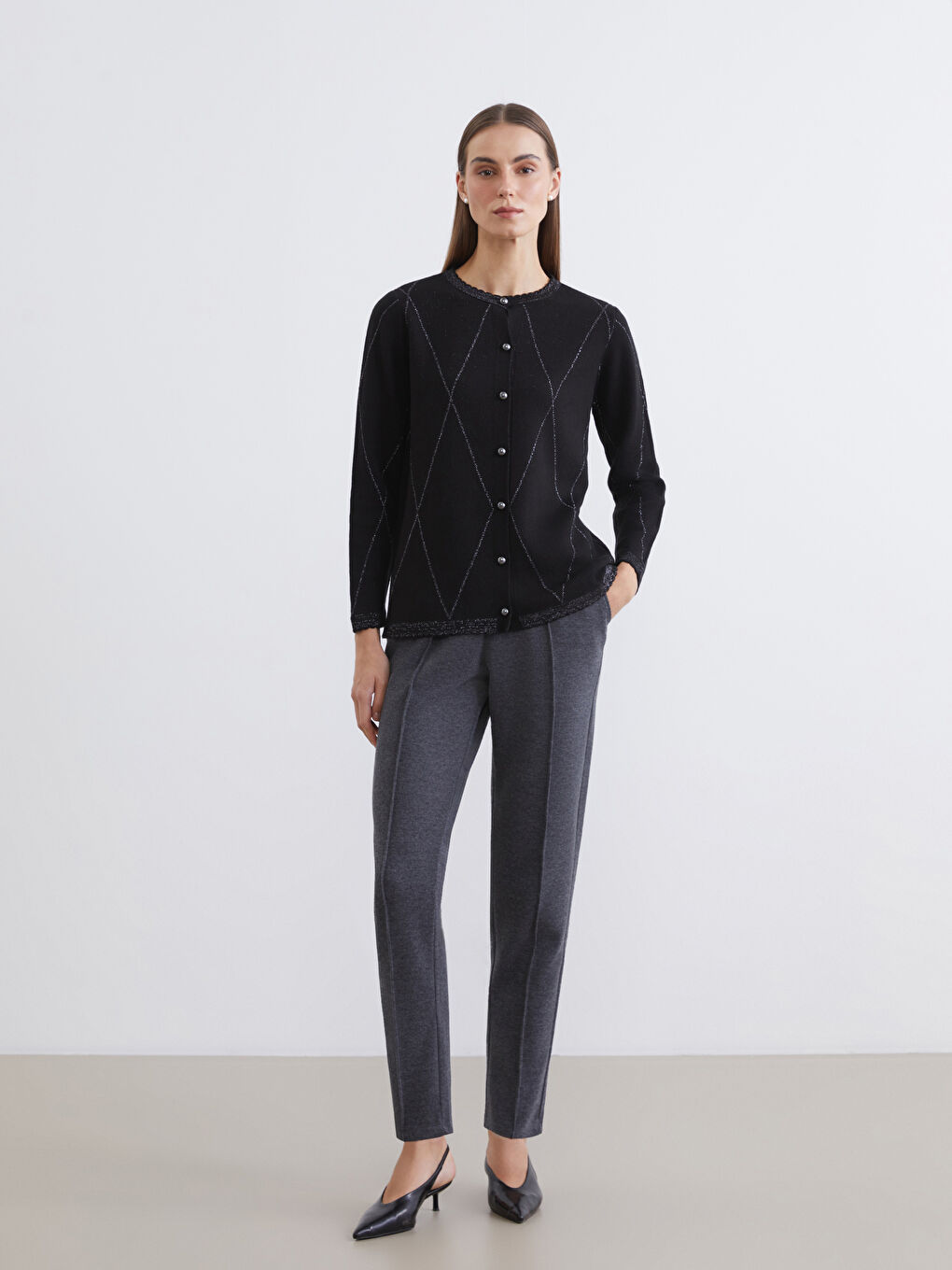 Siyah Bisiklet Yaka Baklava Desenli Kadın Triko Hırka-1