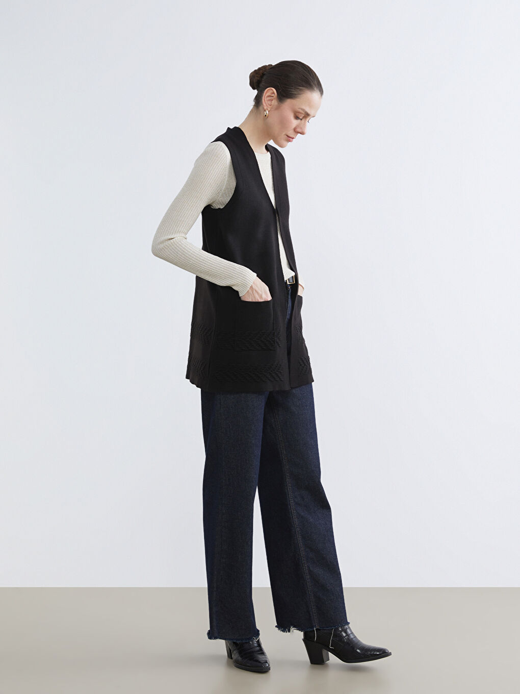 Siyah V Yaka Kadın Triko Yelek-1