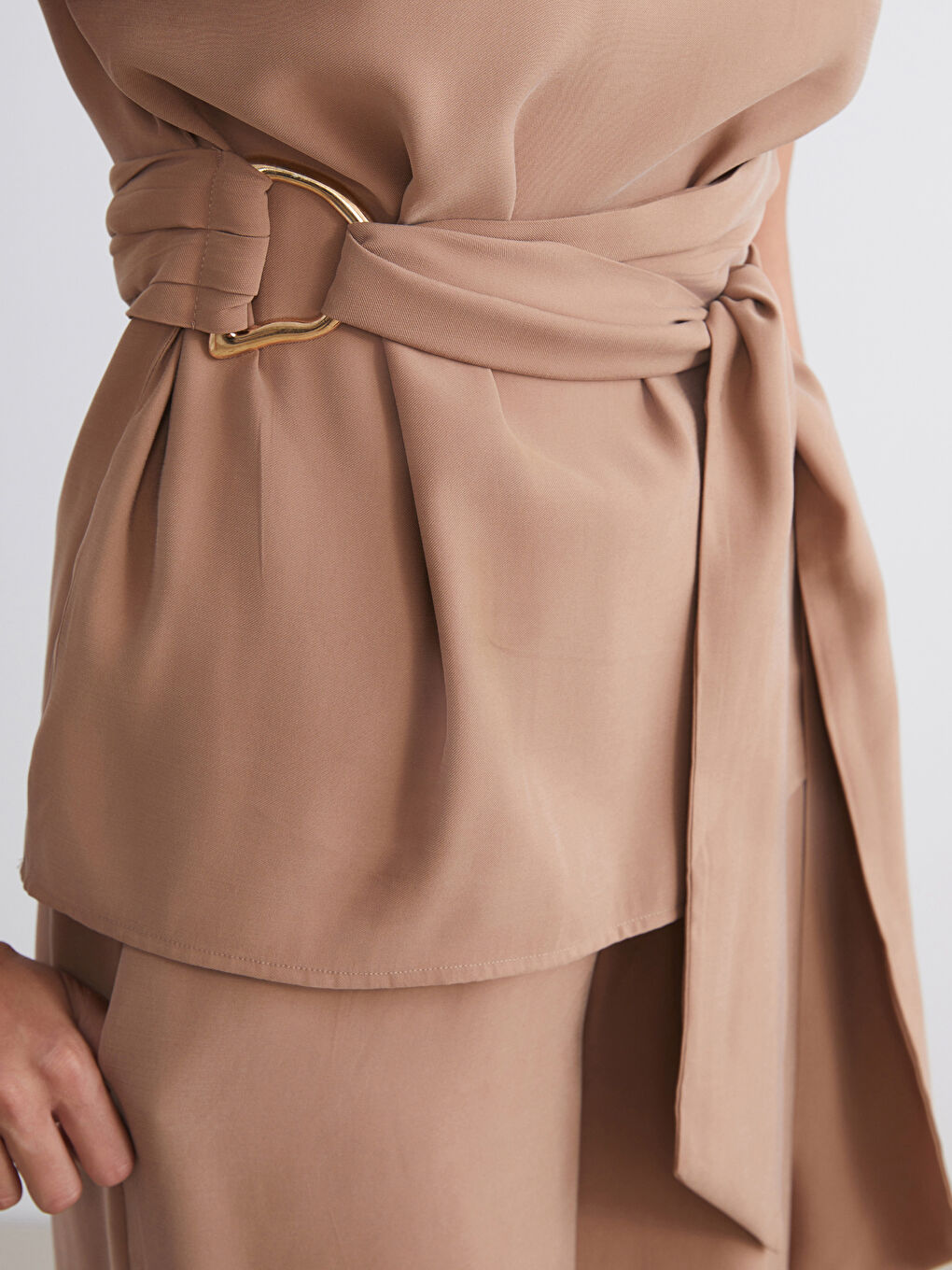 Kahverengi Bisiklet Yaka Kuşaklı Bluz-2