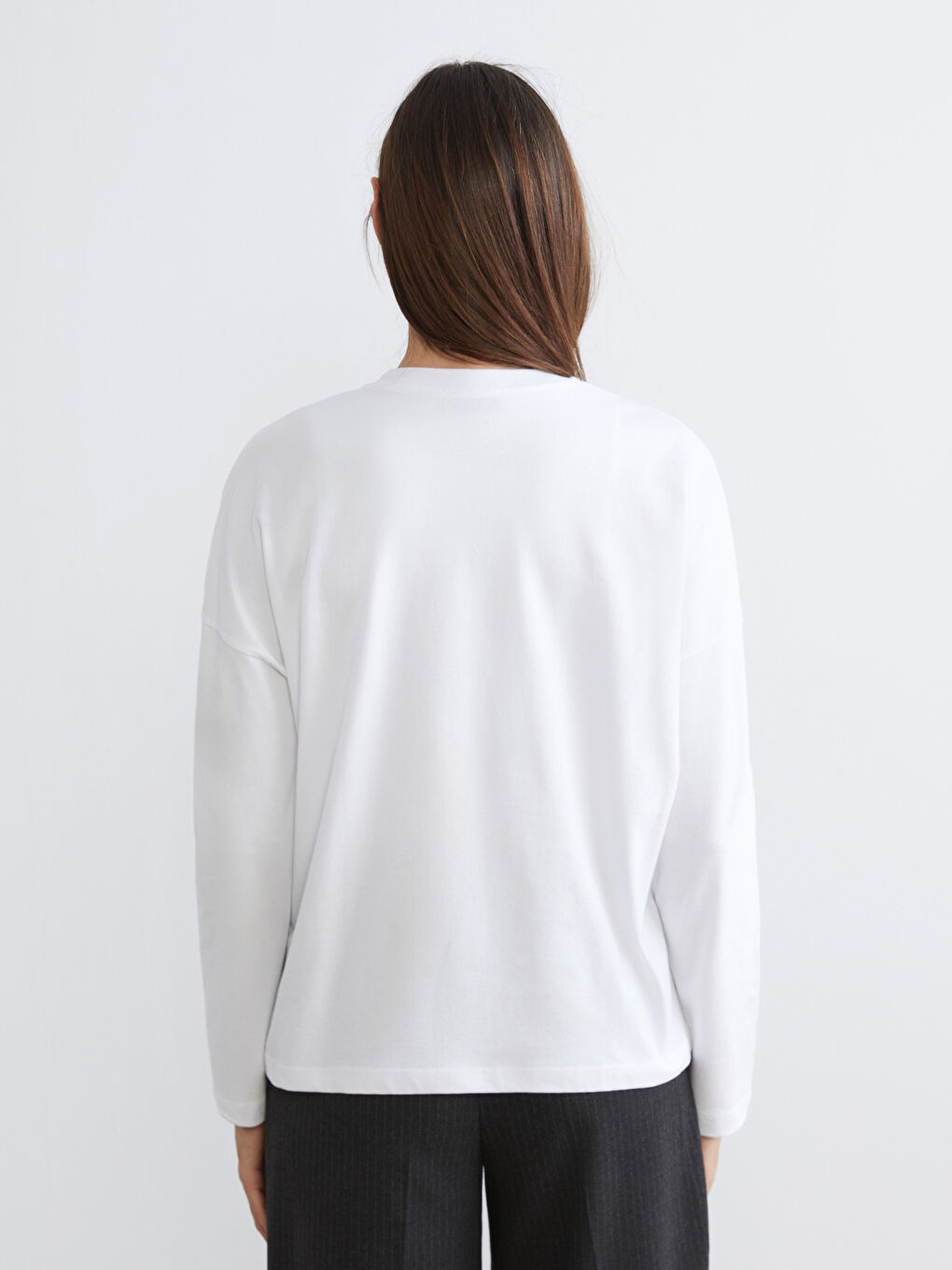 Beyaz Bisiklet Yaka Baskılı Oversize Kadın Tişört-3