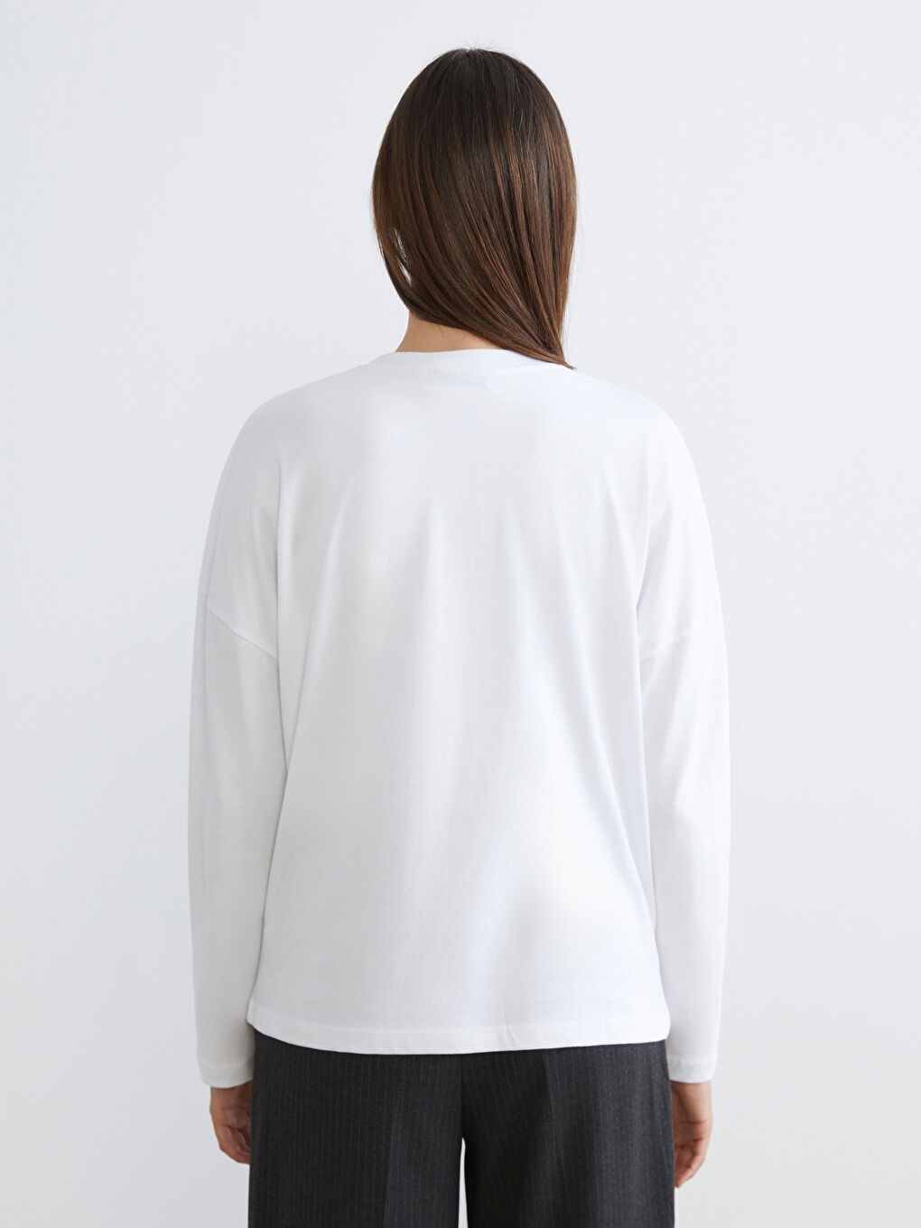 Beyaz Bisiklet Yaka Baskılı Oversize Kadın Tişört-3