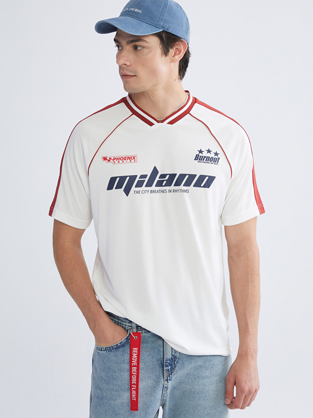 Ekru V Yaka Kısa Kollu Baskılı Erkek Tişört