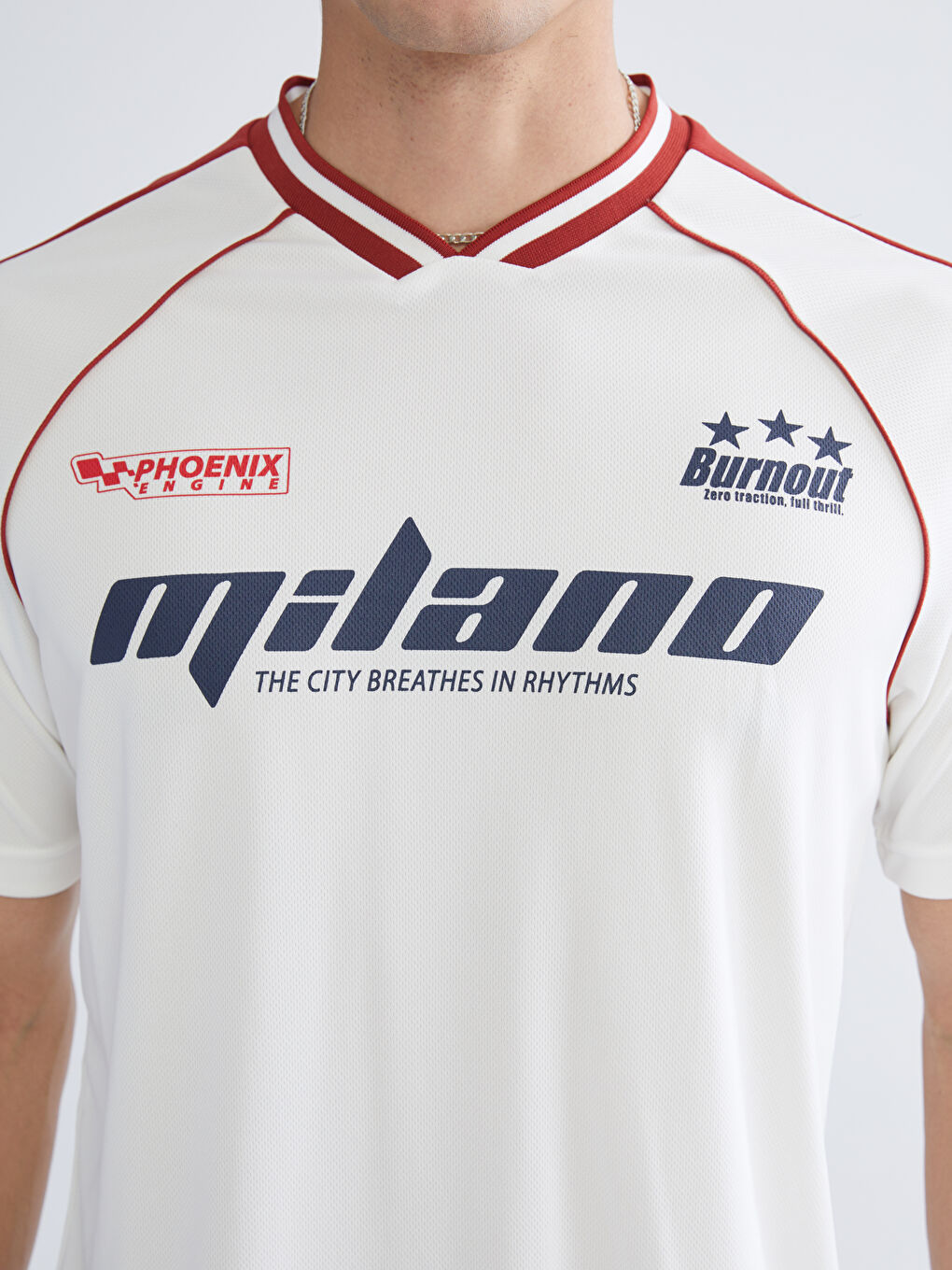 Ekru V Yaka Kısa Kollu Baskılı Erkek Tişört-2