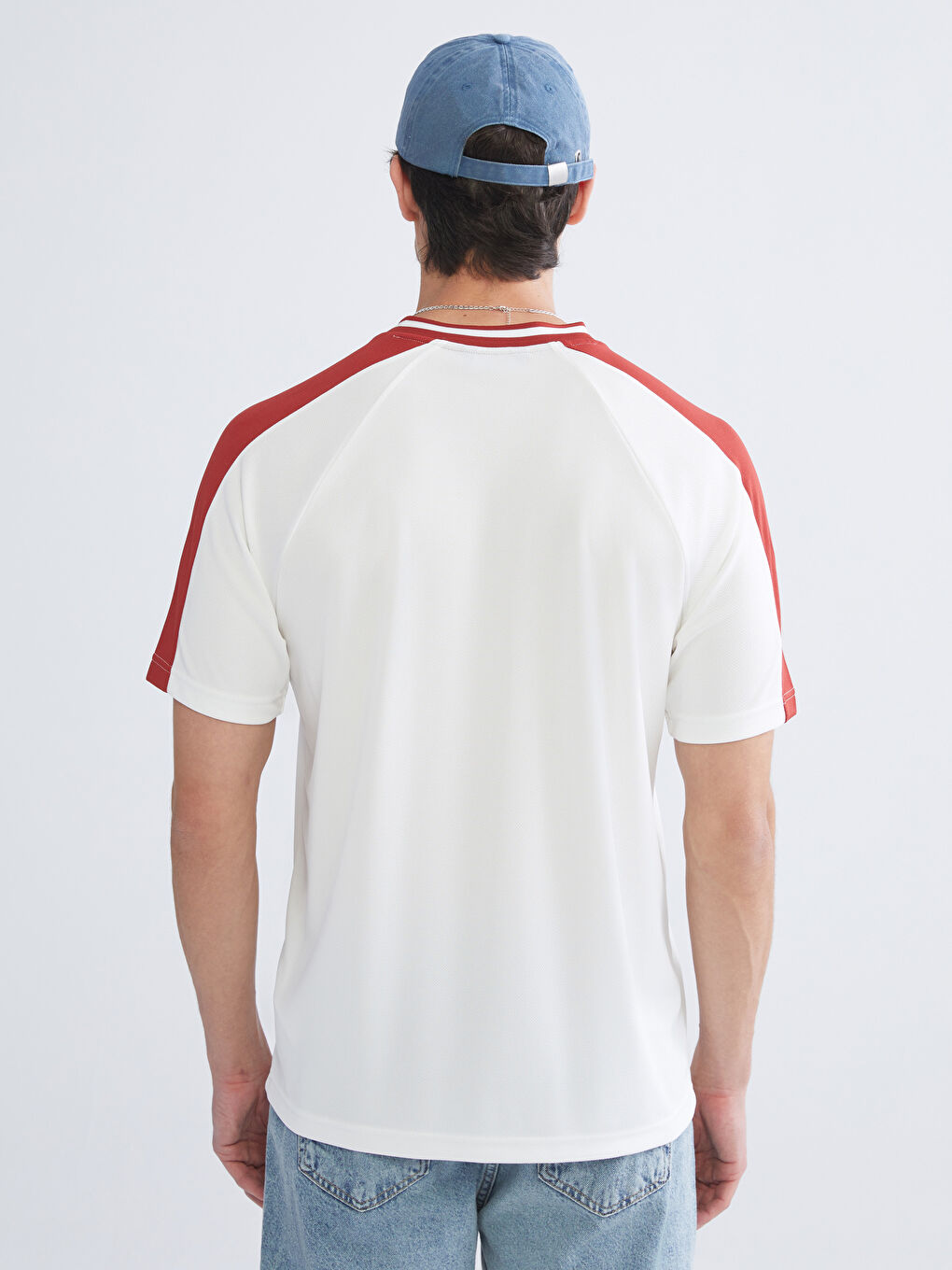 Ekru V Yaka Kısa Kollu Baskılı Erkek Tişört-3