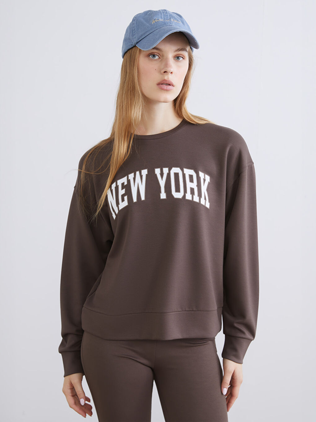 Kahverengi Brooklyn Baskılı Oversize Kadın Sweatshirt