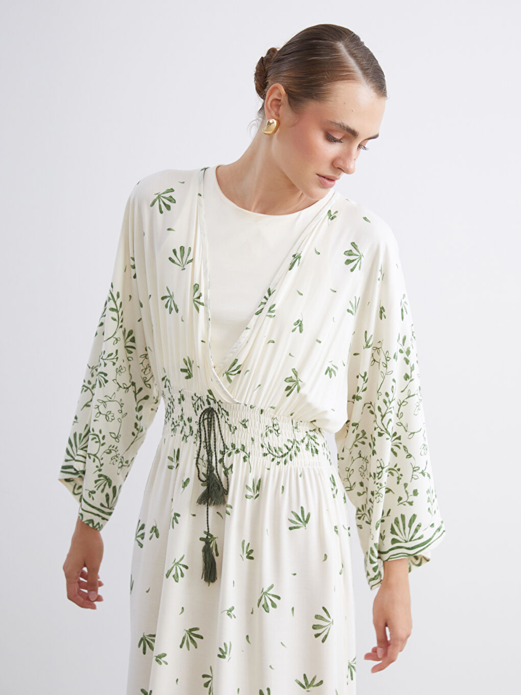 Mavi Kruvaze Yaka Çiçekli Büzgülü Elbise-1