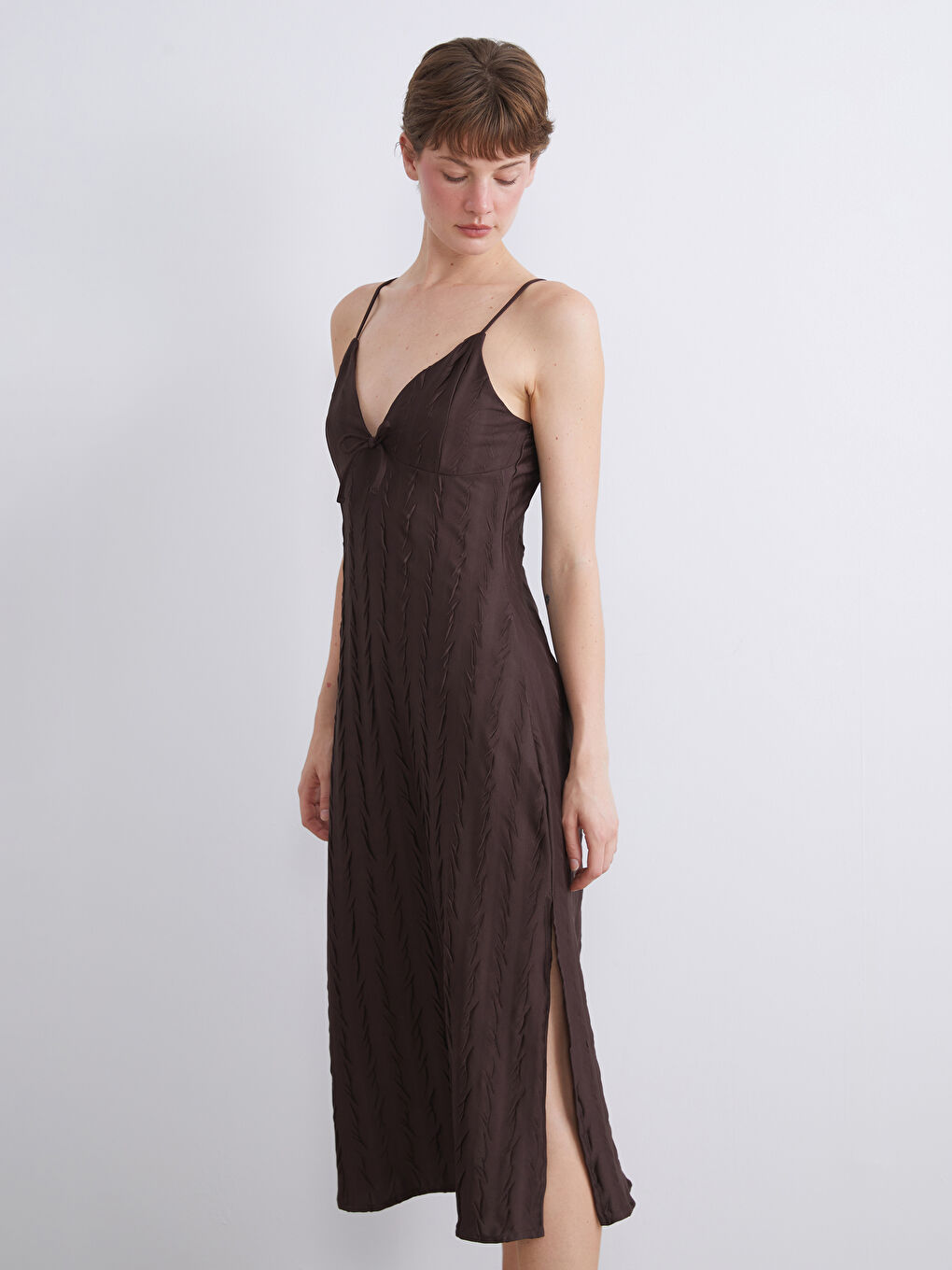 Kahverengi V Yaka Askılı Kadın Fantezi Gecelik-1