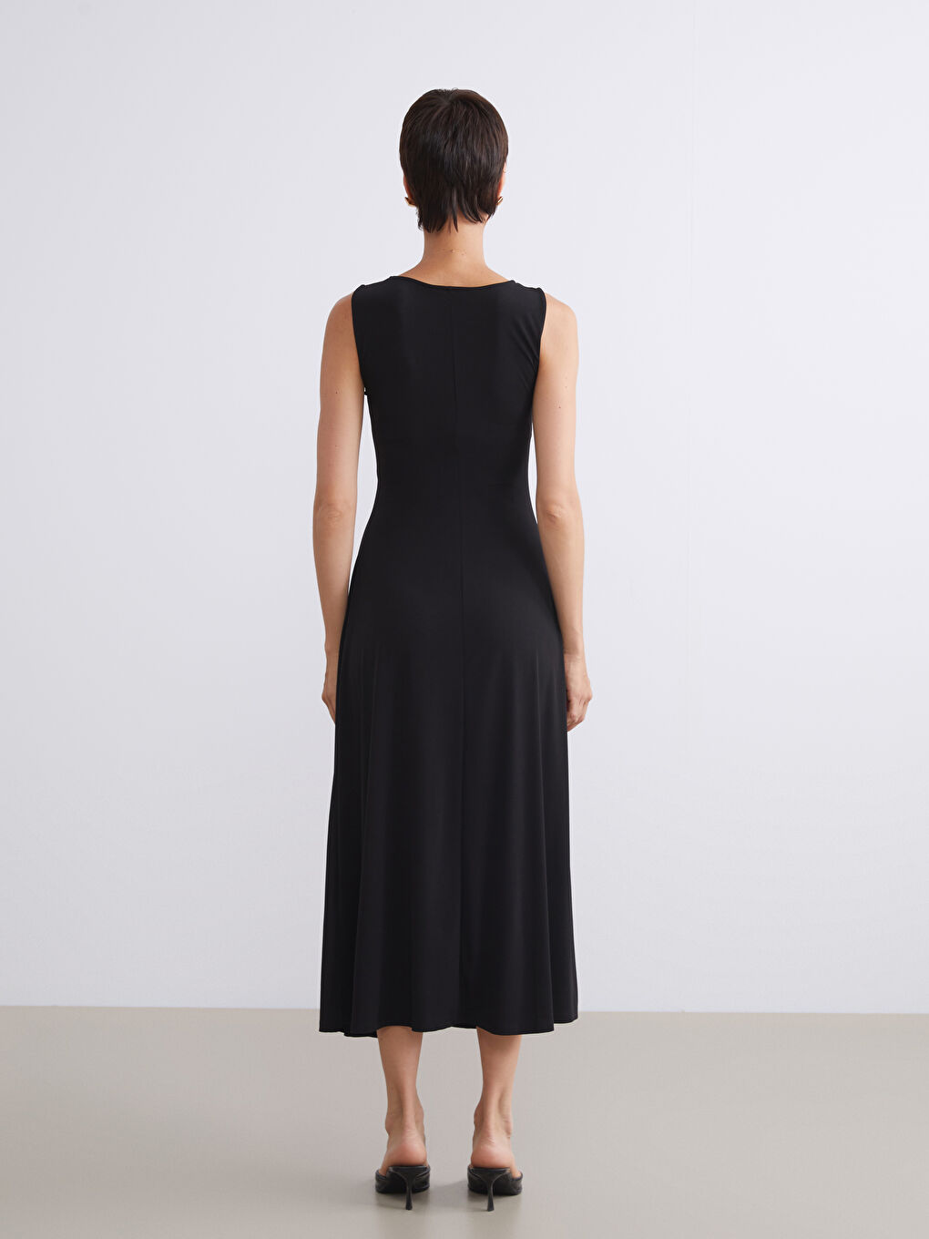 Siyah Bisiklet Yaka Büzgülü Elbise-3