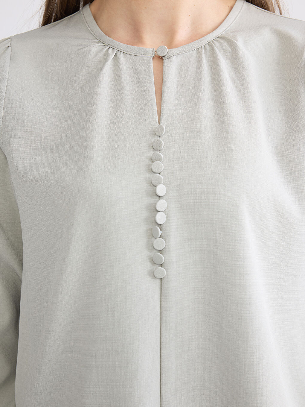 Дөңгелек жағалы бүрмелі блузка-2