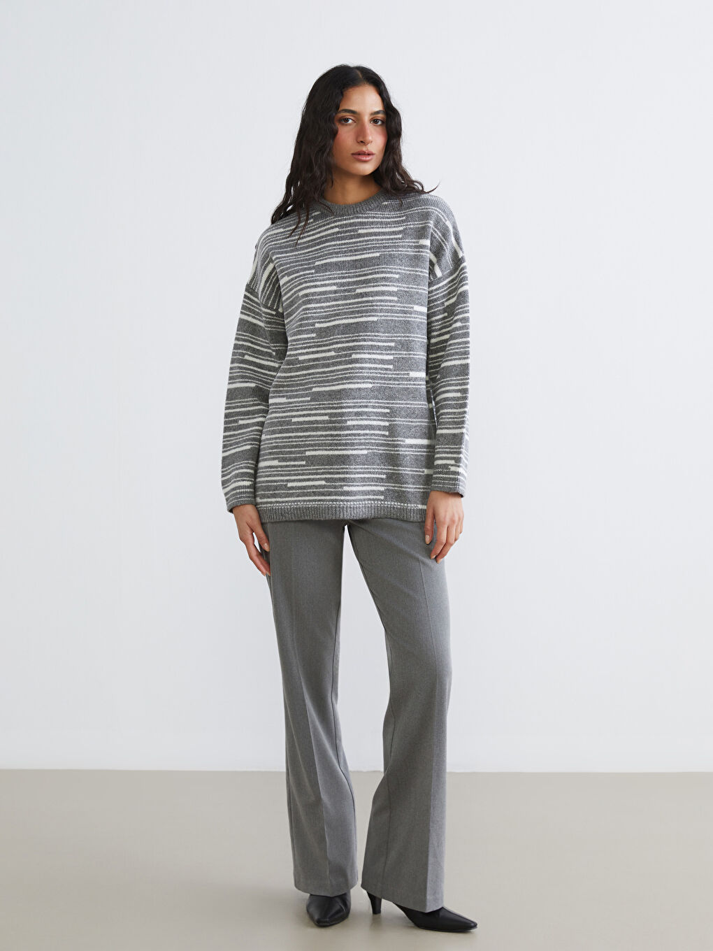 Gri Bisiklet Yaka Çizgili Oversize Kadın Triko Kazak-1