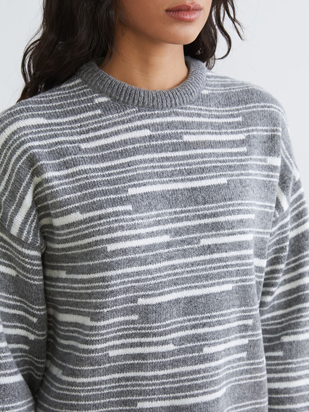 Gri Bisiklet Yaka Çizgili Oversize Kadın Triko Kazak-2