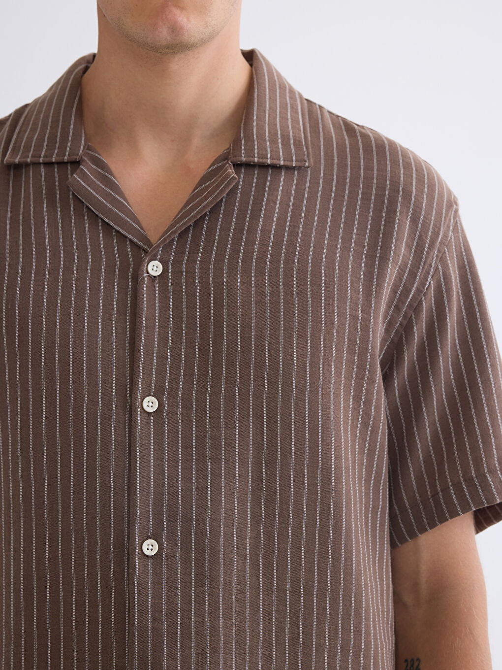 Kahverengi Regular Fit Resort Yaka Kısa Kollu Çizgili Erkek Gömlek-2