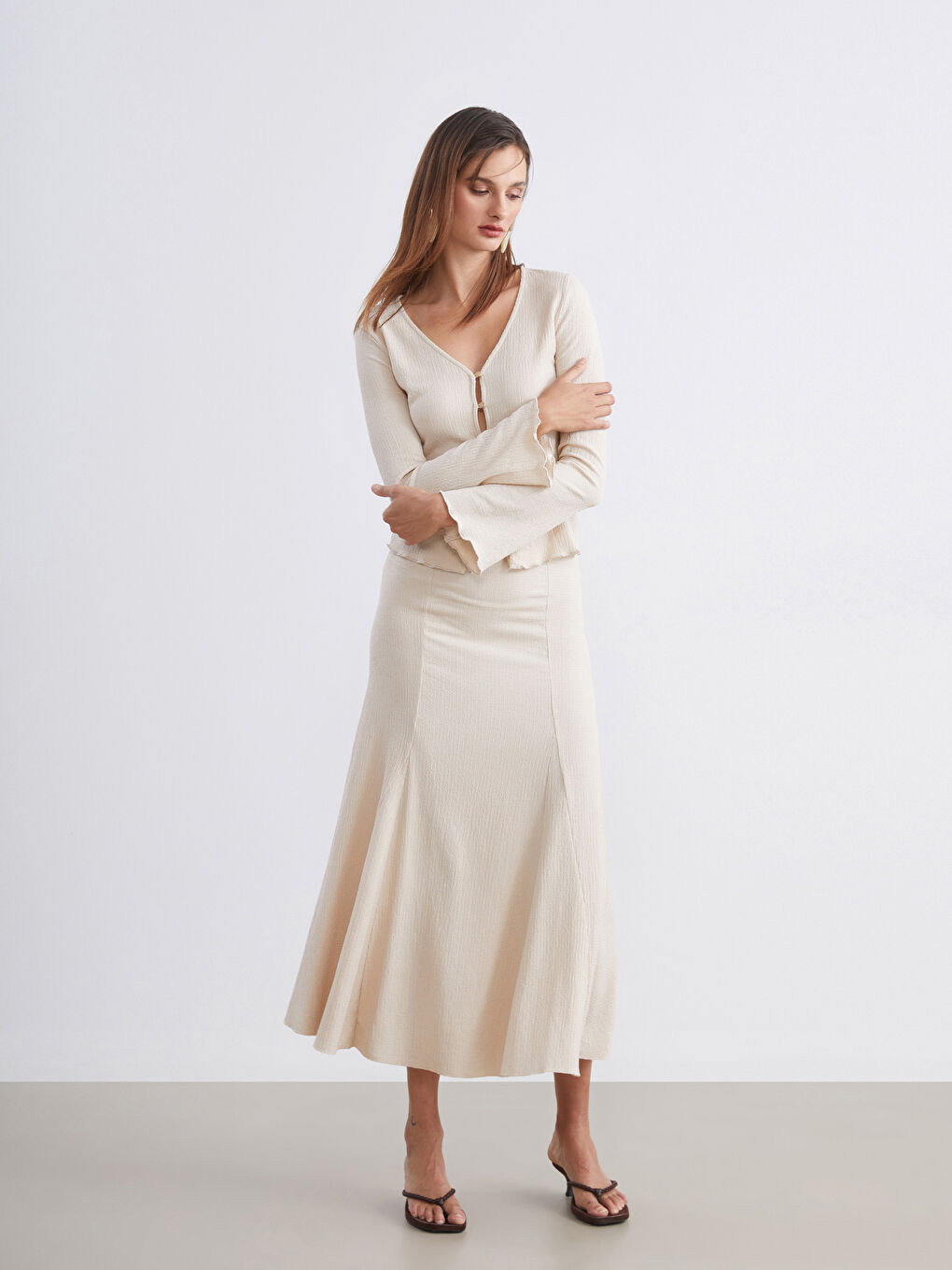 Ekru V Yaka Dokulu Kadın Hırka-1