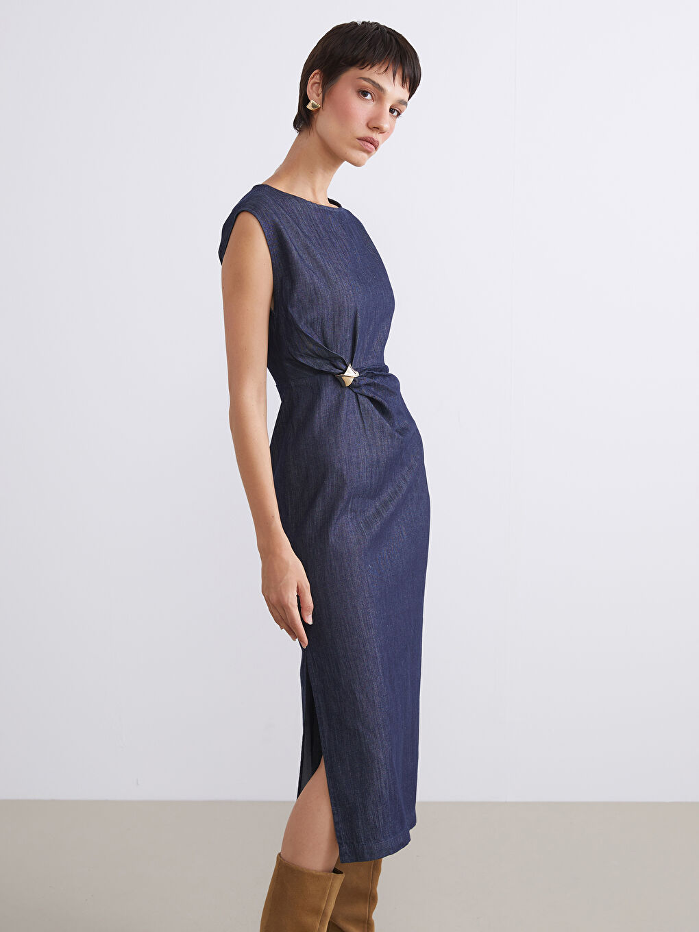 İndigo Metal Aplikeli Büzgülü Jean Elbise