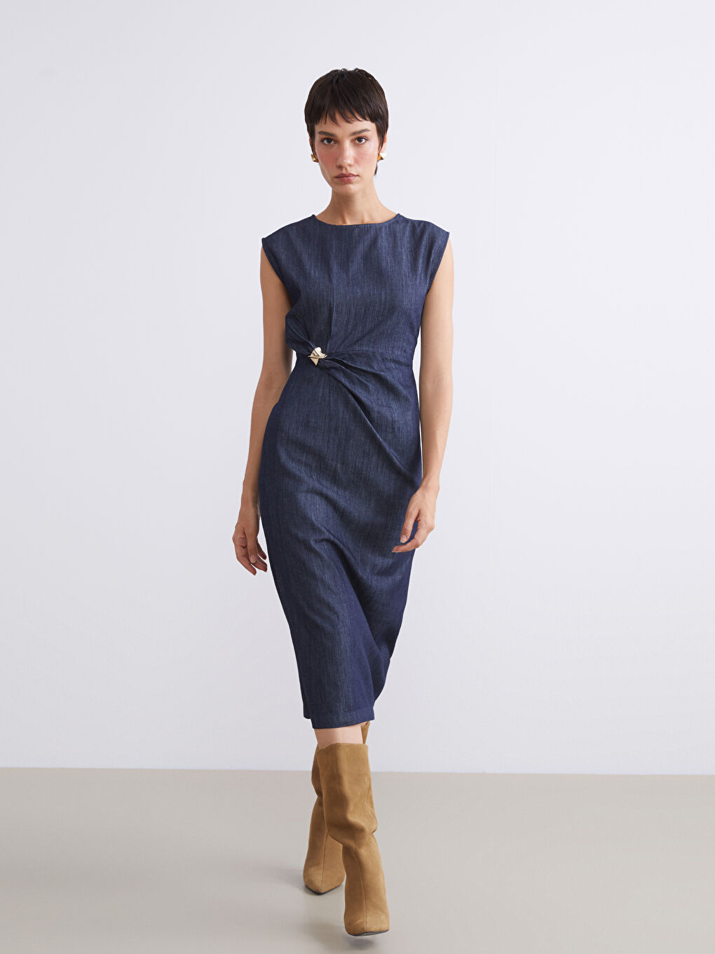 İndigo Metal Aplikeli Büzgülü Jean Elbise-1