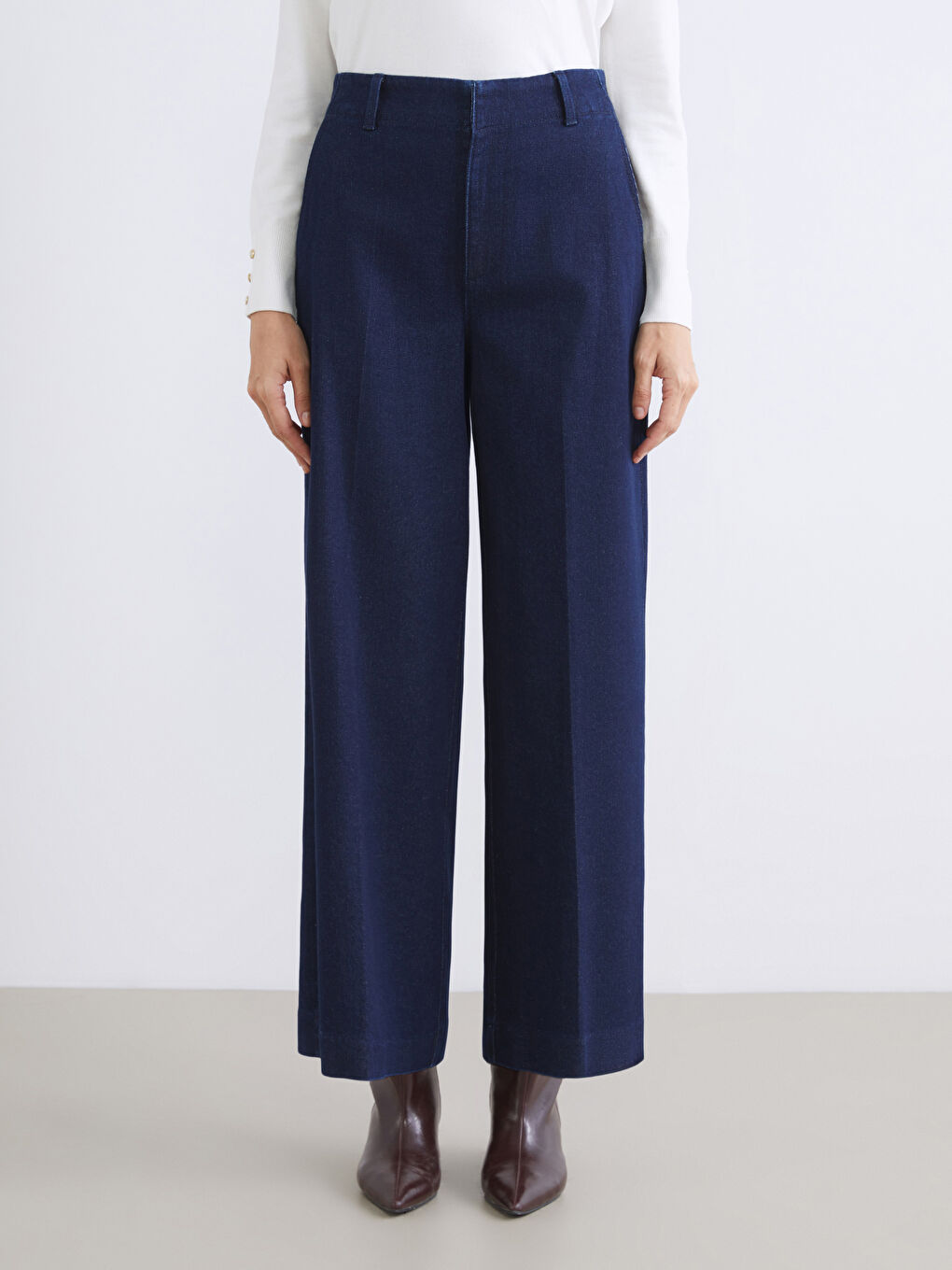 ფართოფეხა ჯინსი ქალებისთვის-1