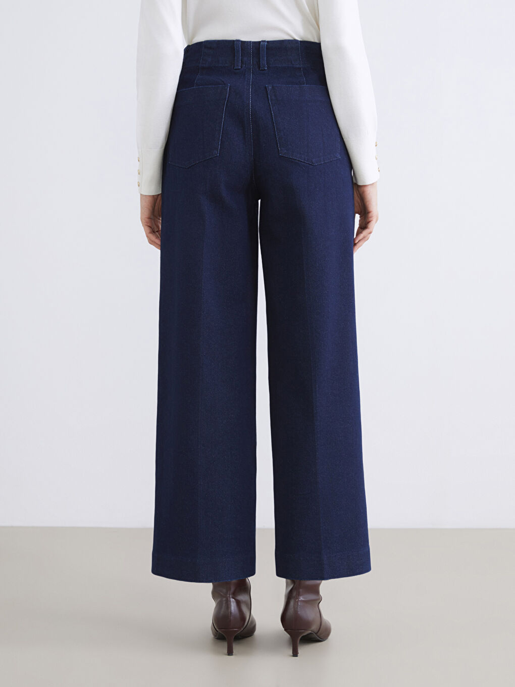 ფართოფეხა ჯინსი ქალებისთვის-3