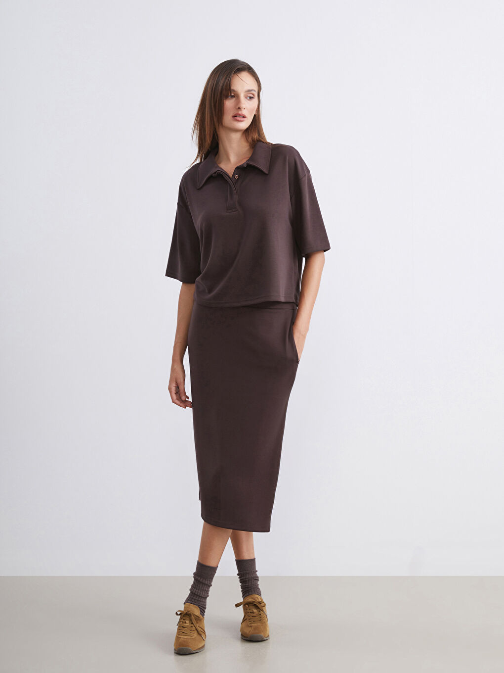 Kahverengi Polo Yaka Kadın Tişört-1
