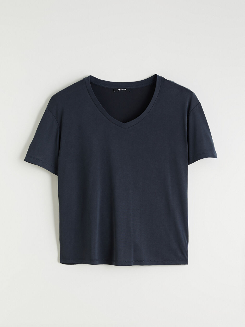 Siyah V Yaka Modal Karışımlı Oversize Kadın Tişört-4