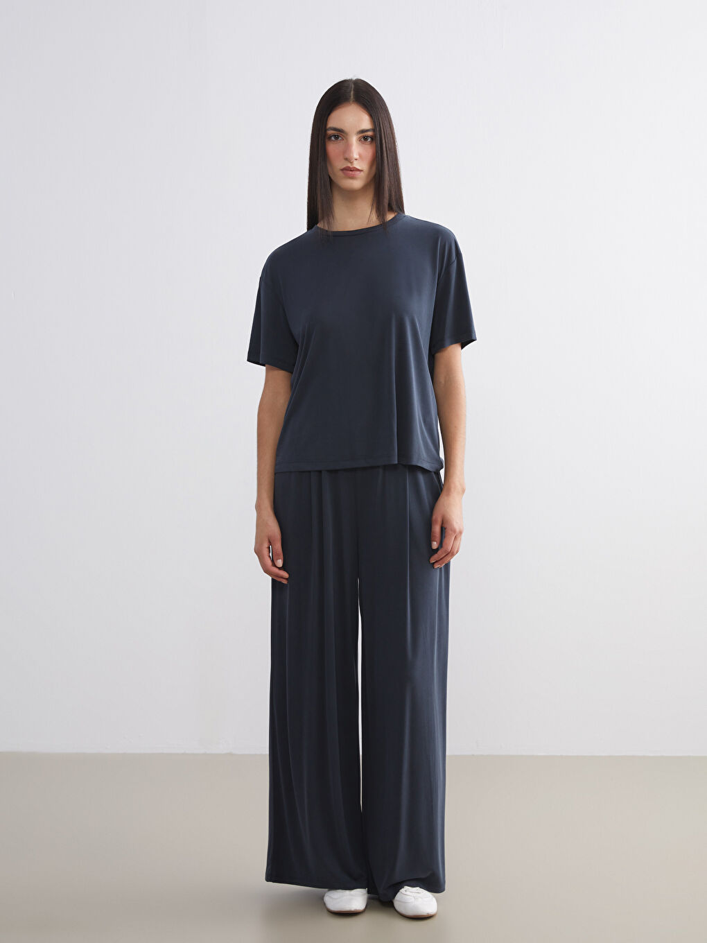 Siyah Modal Karışımlı Oversize Kadın Tişört-1