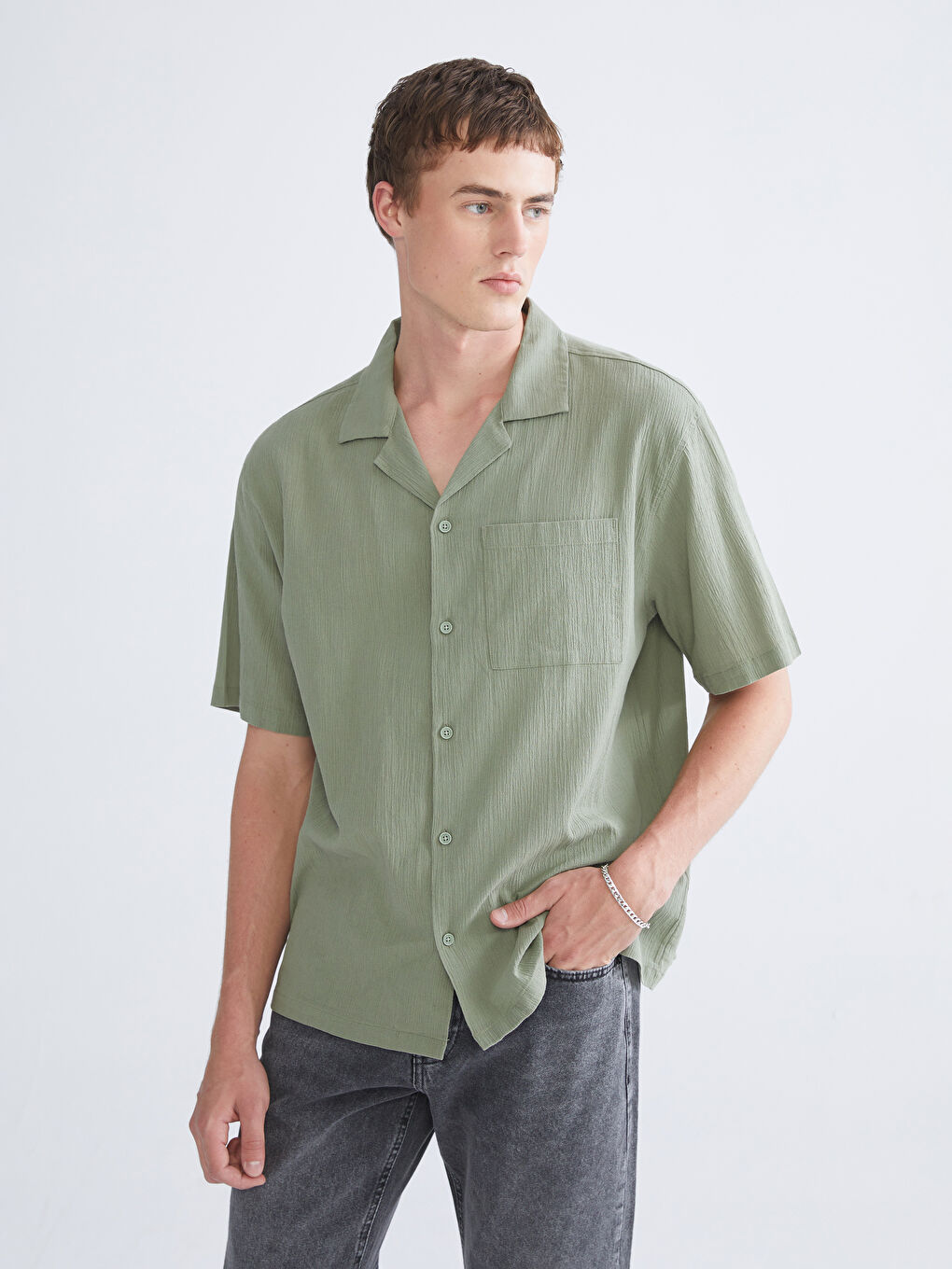 Haki Regular Fit Resort Yaka Kısa Kollu Erkek Gömlek