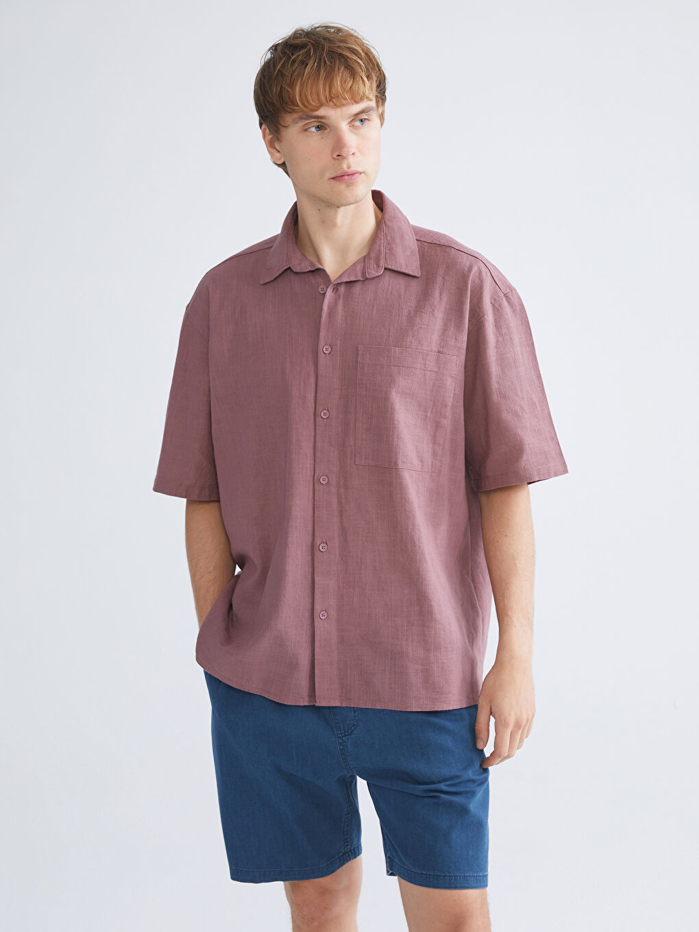 Pembe Rahat Kalıp Kısa Kollu Keten Görünümlü Erkek Gömlek