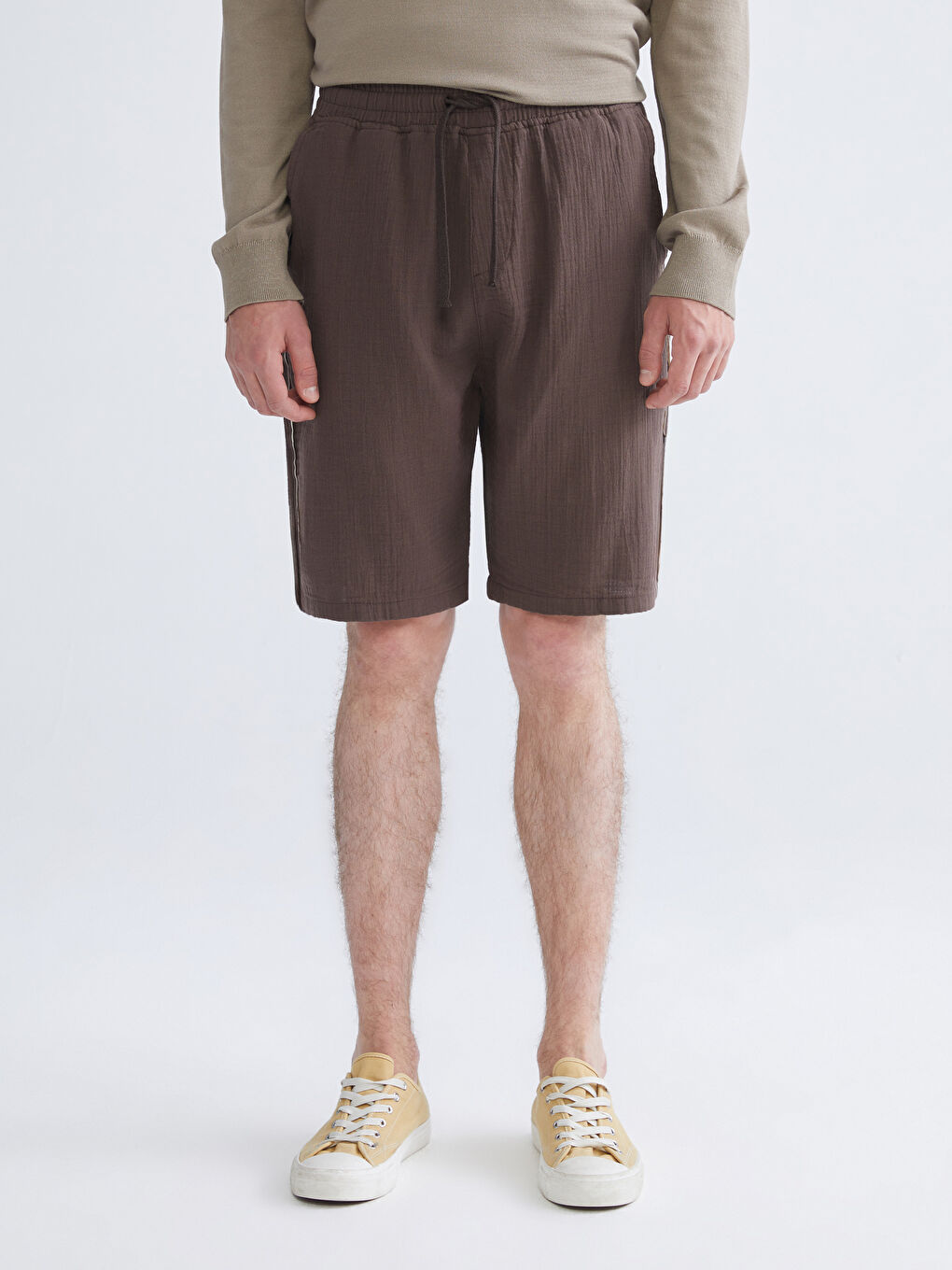 Kahverengi Rahat Kalıp Keten Görünümlü Erkek Şort-1