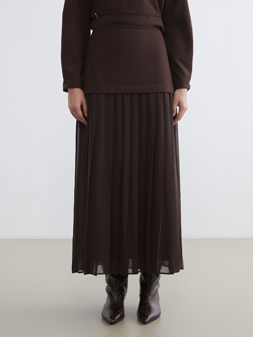 Kahverengi Beli Lastikli Pileli Etek-1