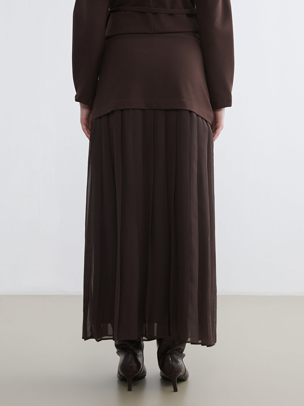 Kahverengi Beli Lastikli Pileli Etek-3