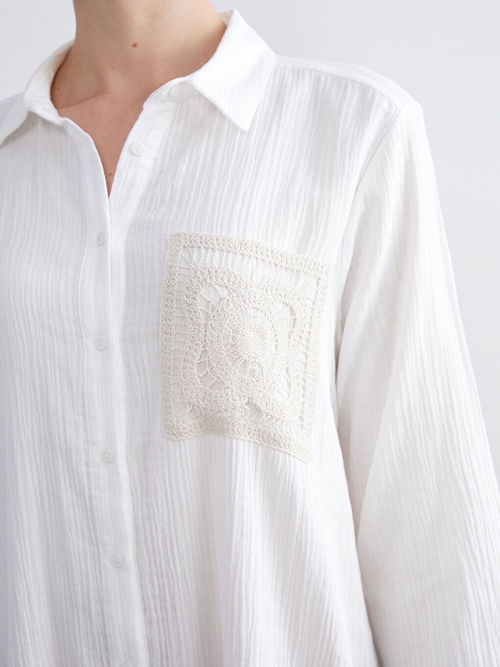 Beyaz Dokulu Kroşe Detaylı Gömlek Elbise-2