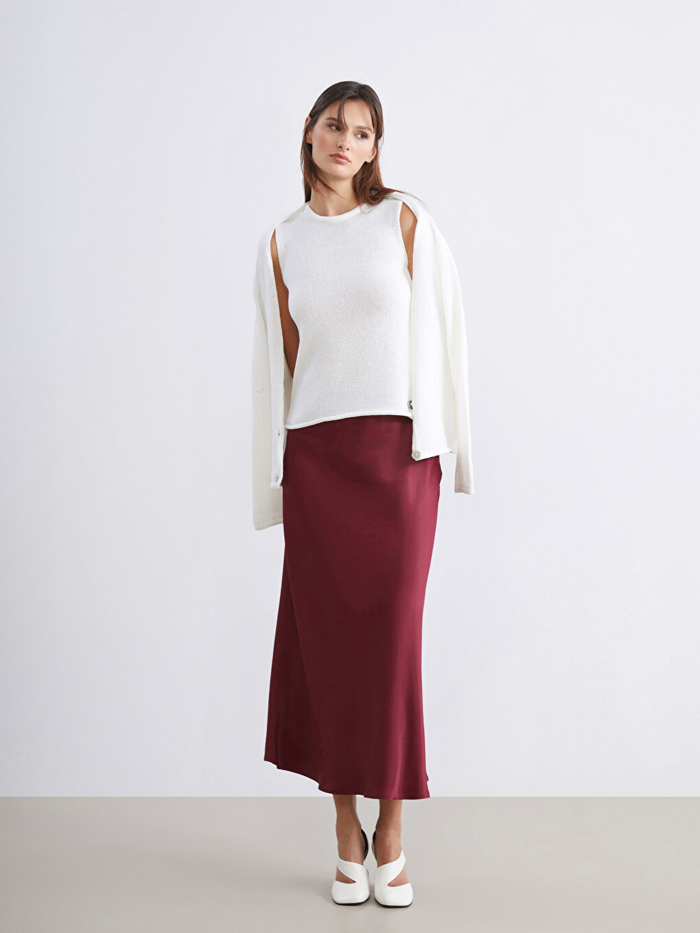 Ekru Bisiklet Yaka Kadın Triko Atlet-1