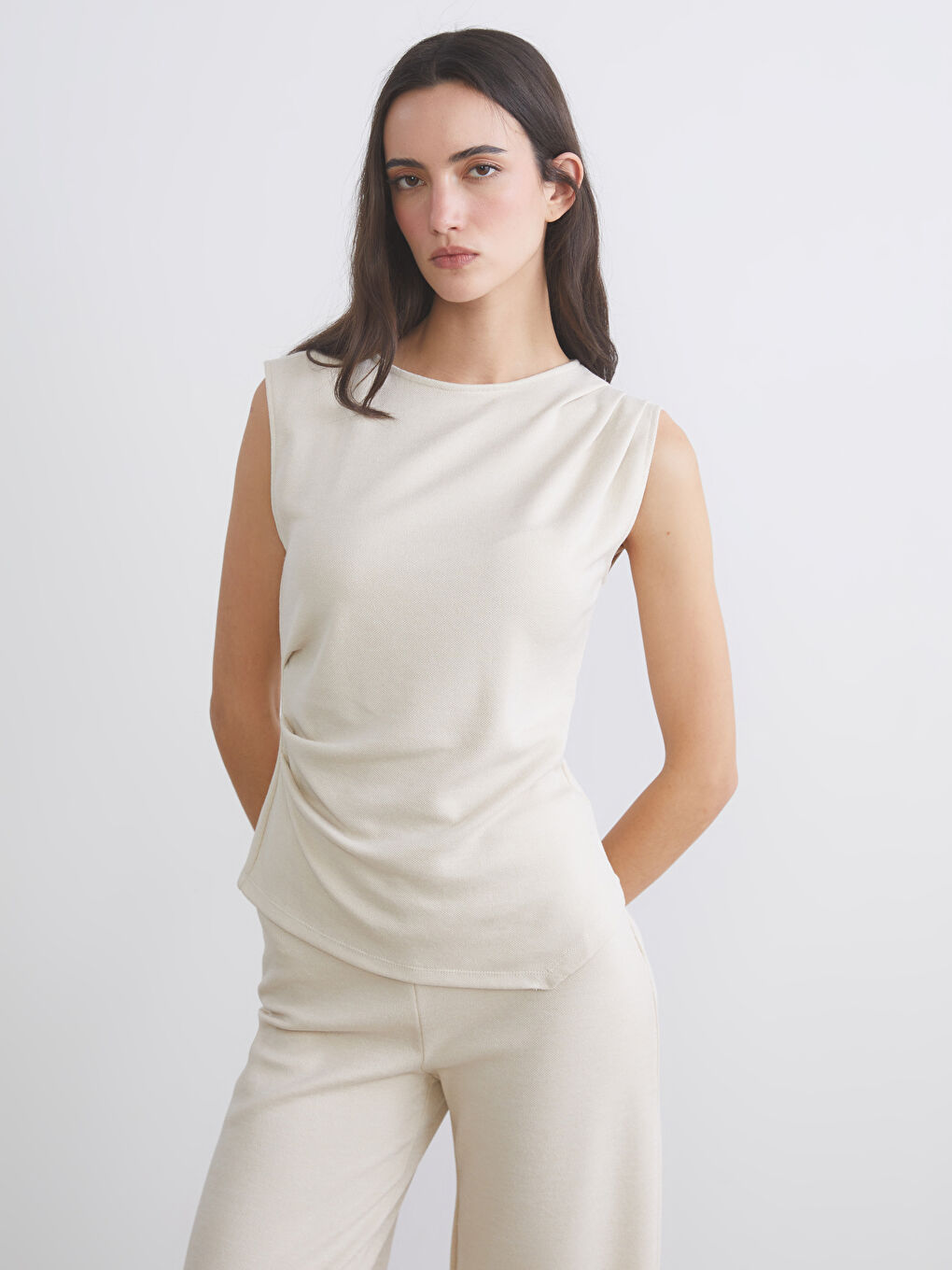 Crew Neck Gathered Blouse