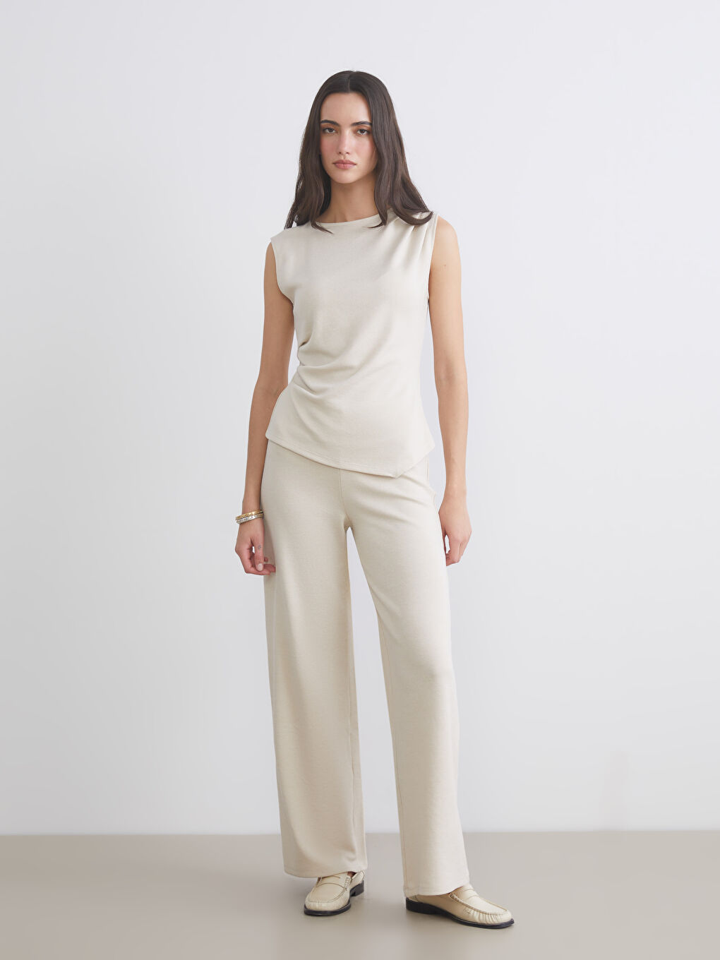 Crew Neck Gathered Blouse-1
