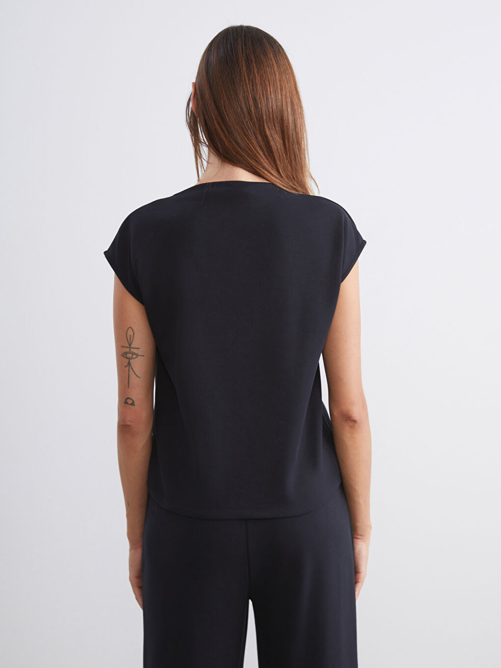 Siyah Dökümlü Yaka Bluz-3