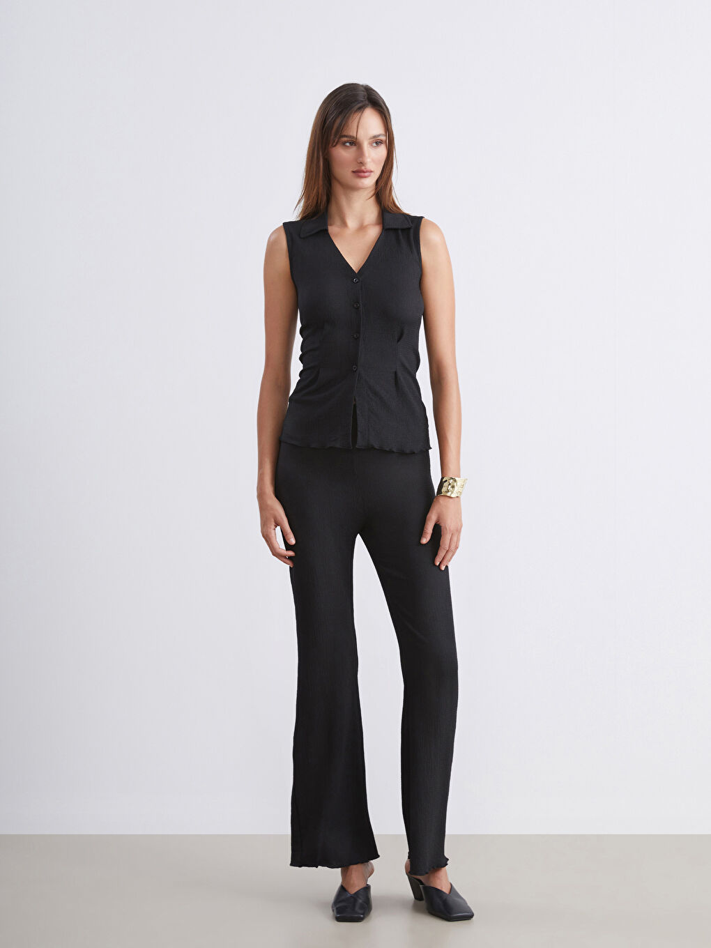 Siyah Gömlek Yaka Dokulu Kadın Yelek-1