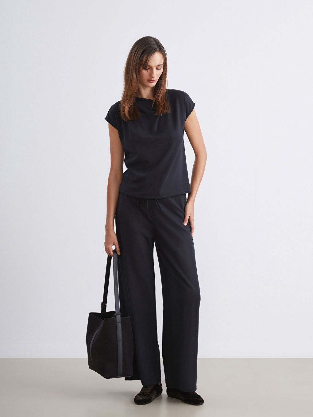 Siyah Beli Lastikli Geniş Paça Kadın Eşofman Altı