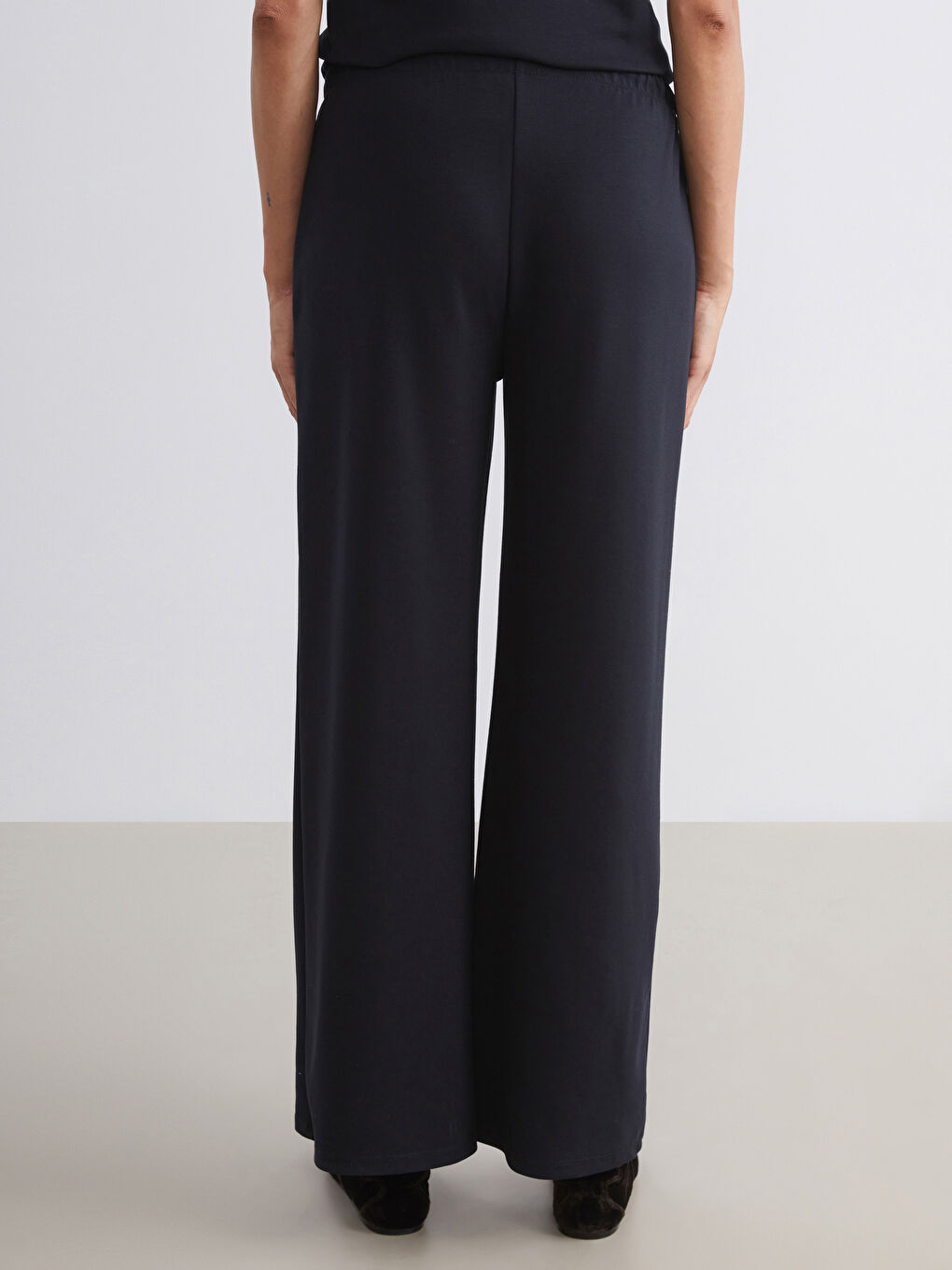 Siyah Beli Lastikli Geniş Paça Kadın Eşofman Altı-3