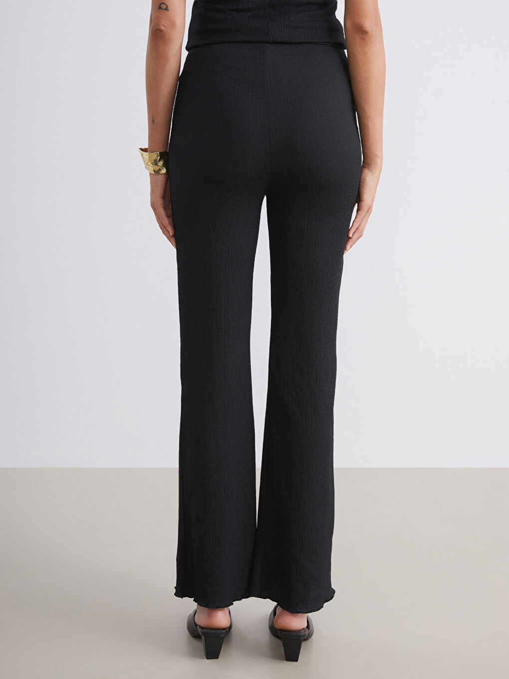 Siyah Beli Lastikli Dokulu İspanyol Paça Kadın Pantolon-3