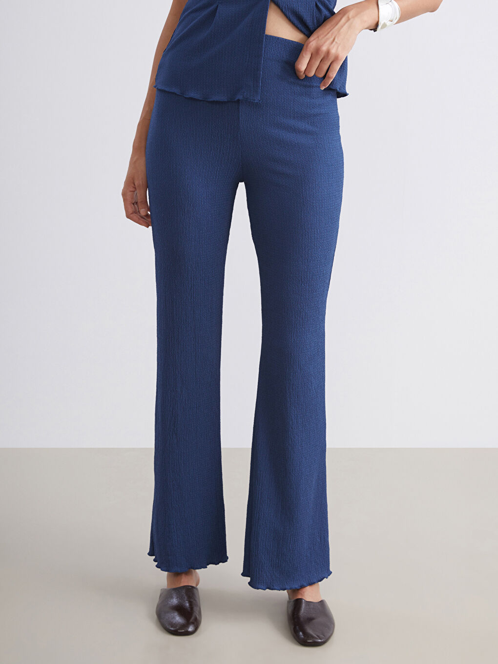 Petrol Beli Lastikli Dokulu İspanyol Paça Kadın Pantolon-1