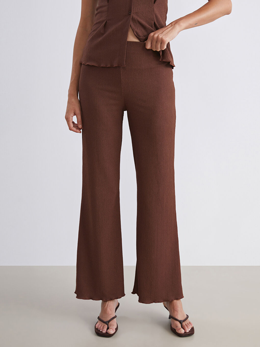 Kahverengi Beli Lastikli Dokulu İspanyol Paça Kadın Pantolon-1