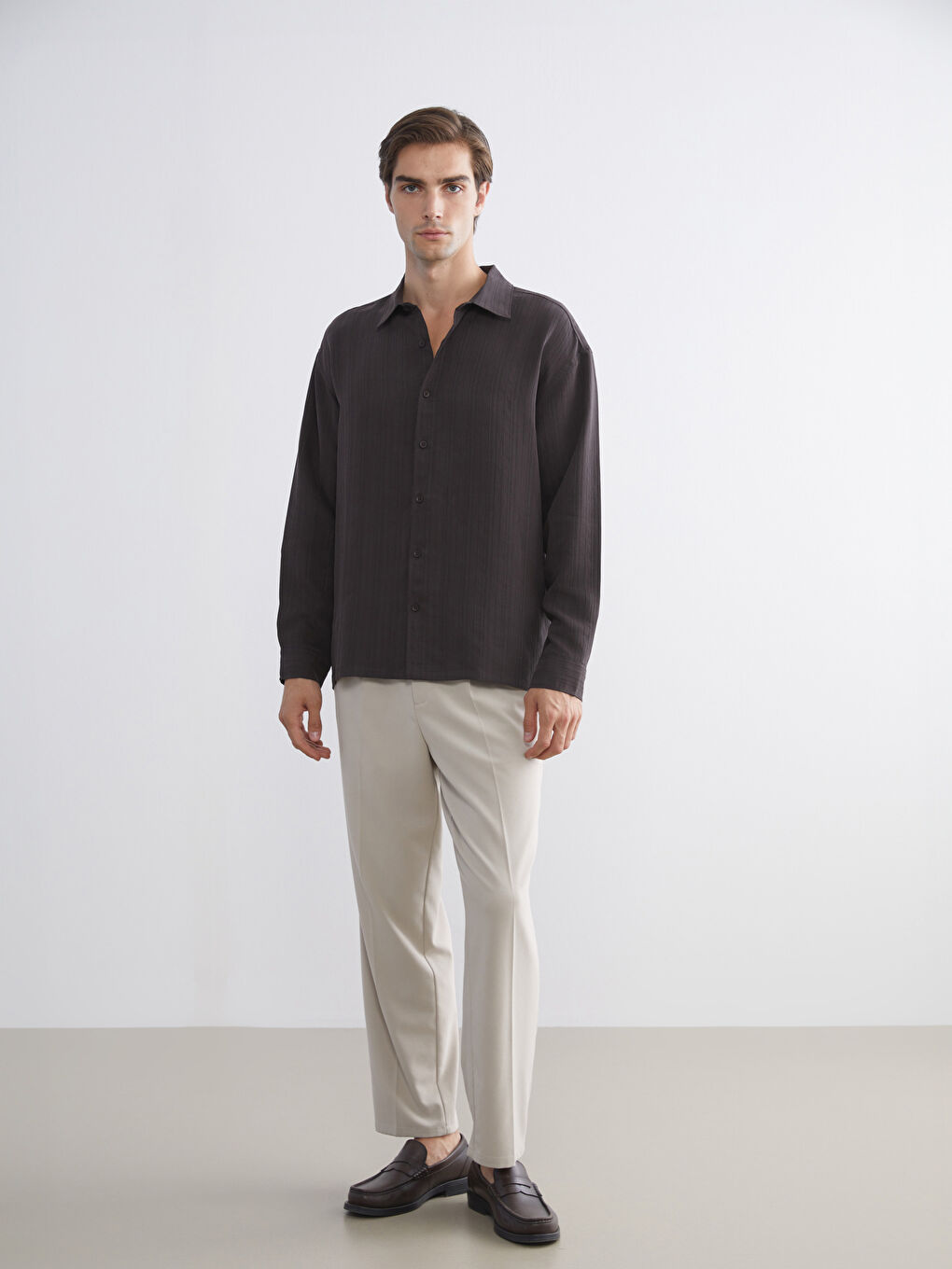 Kahverengi Regular Fit Uzun Kollu Armürlü Erkek Gömlek-1