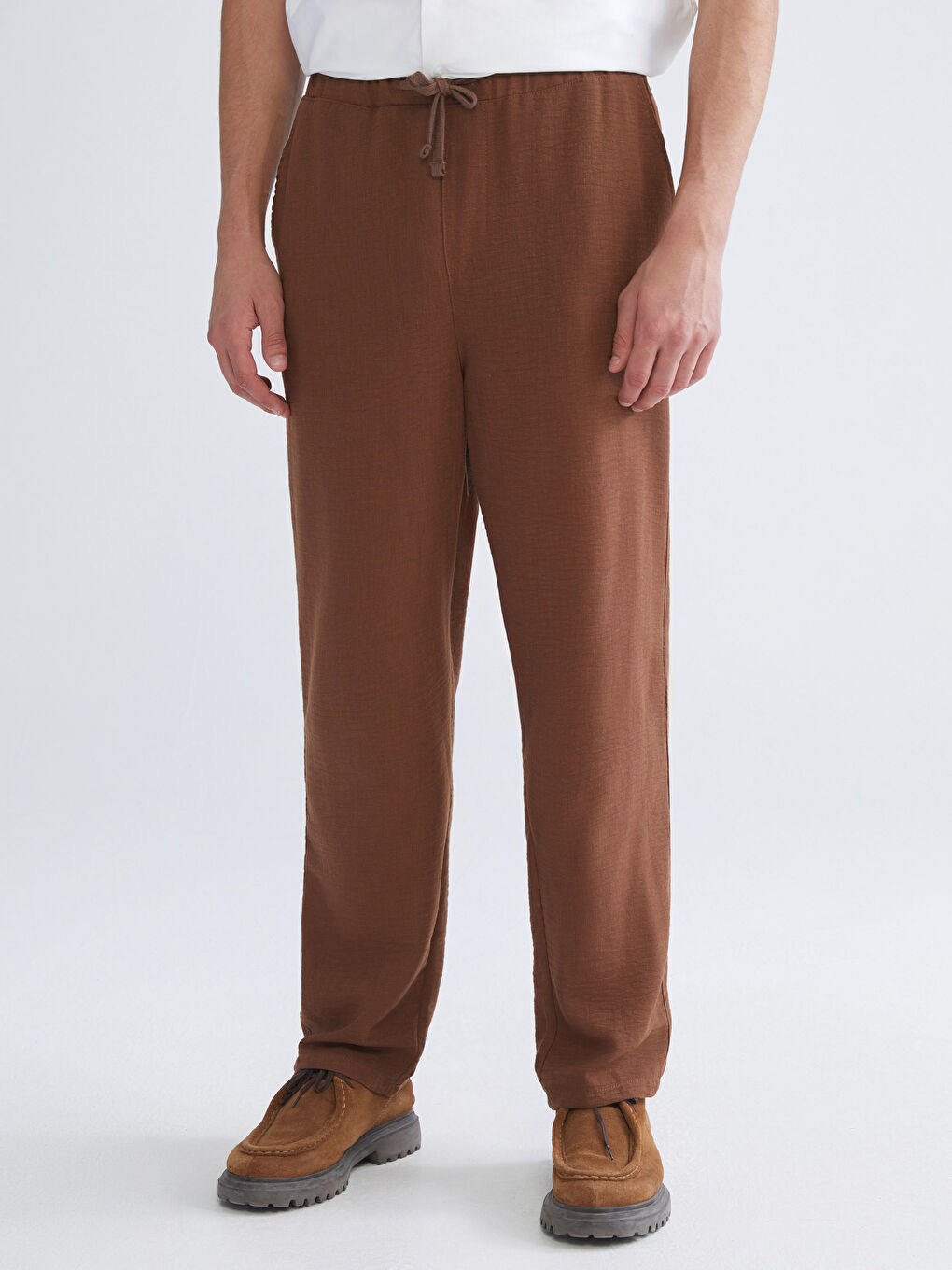 Kahverengi Rahat Kalıp Keten Görünümlü Erkek Pantolon-1