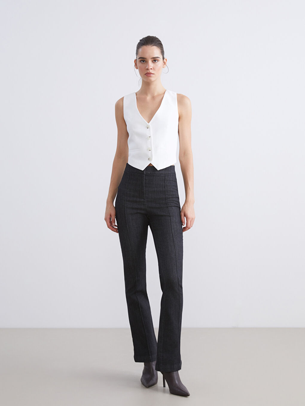 Ekru Sırt Detaylı Kadın Klasik Yelek-1