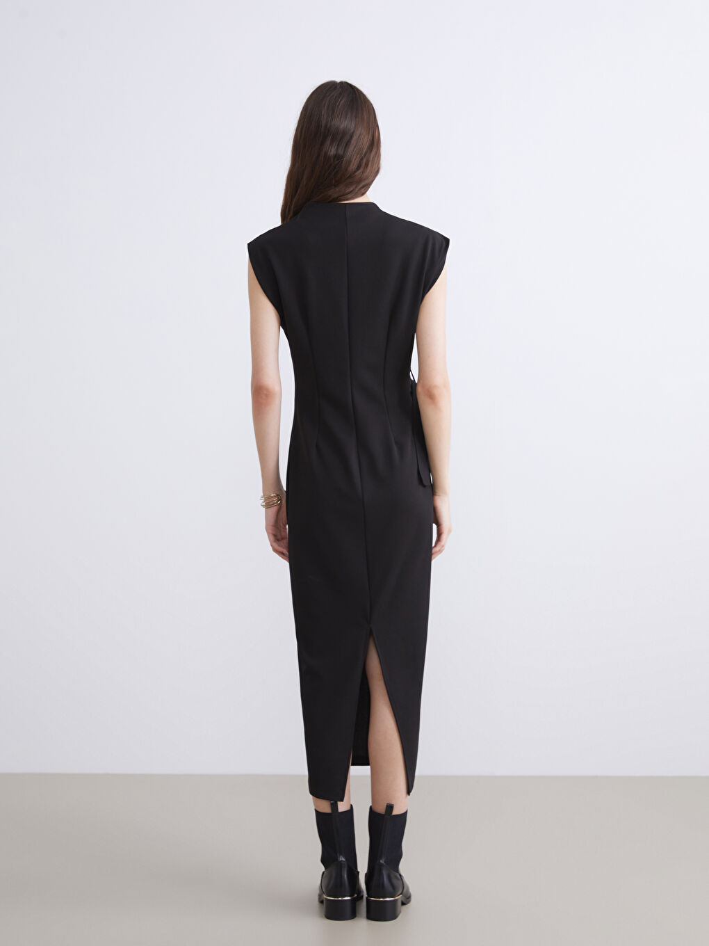 Siyah Dik Yaka Büzgülü Elbise-3