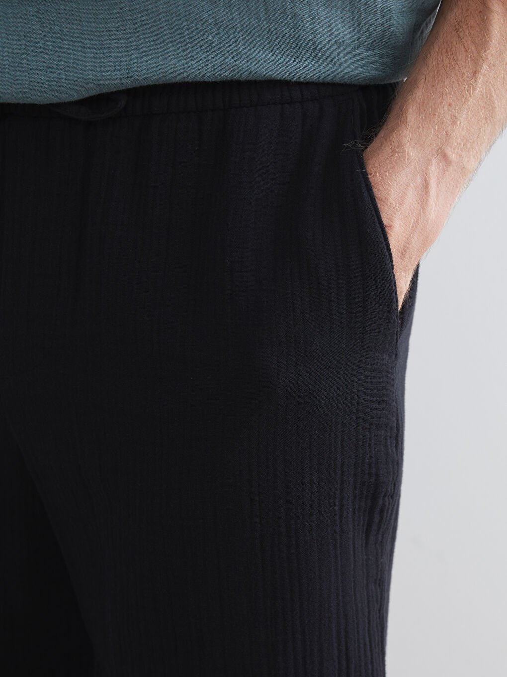 Siyah Standart Kalıp Müslin Erkek Pantolon-2