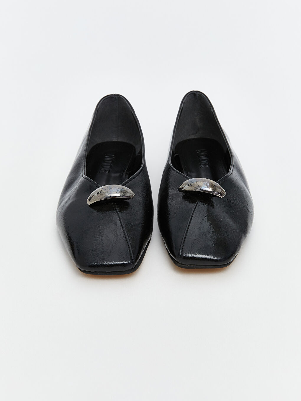 Siyah Deri Görünümlü Kadın Babet-2