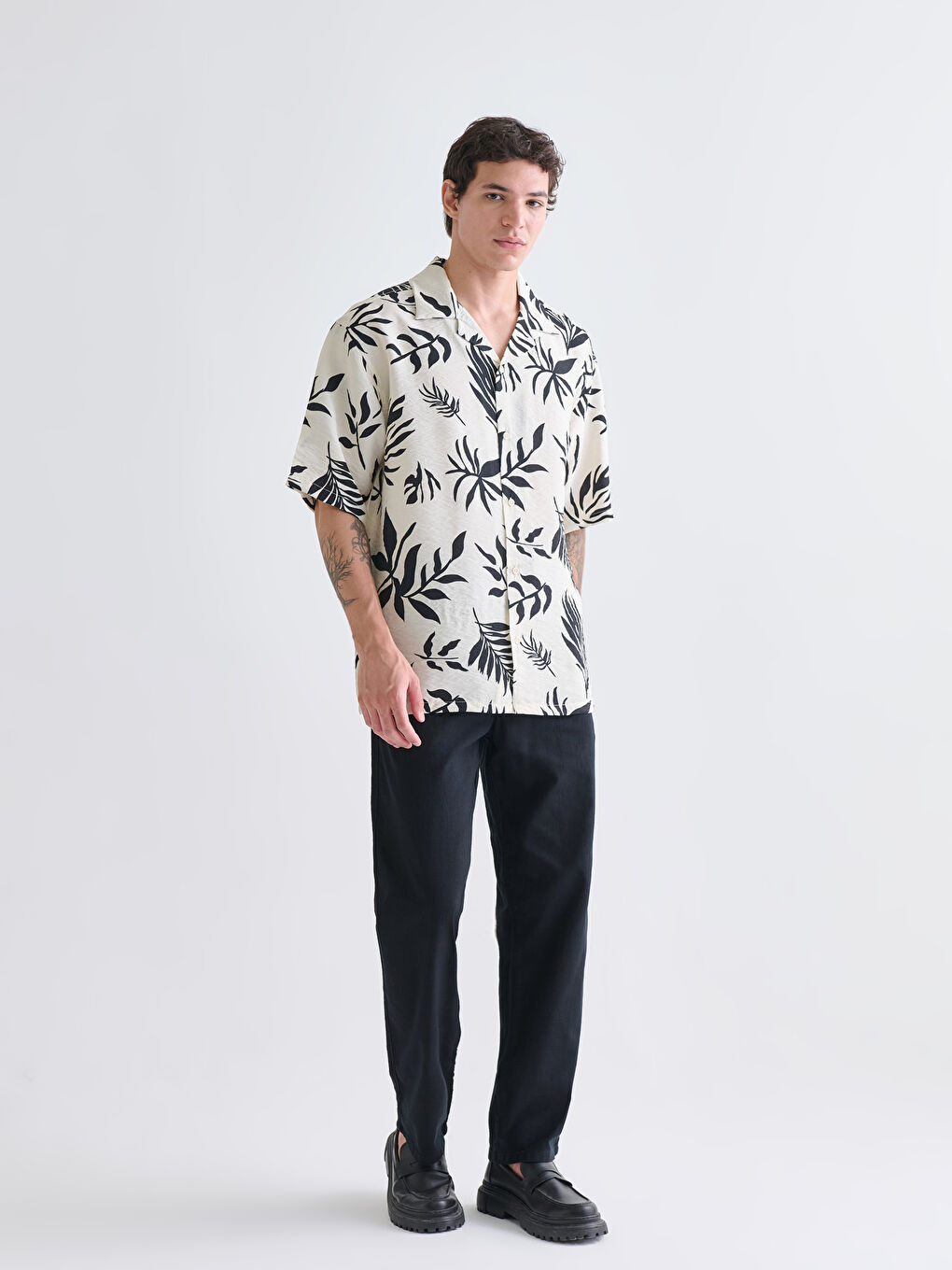 Bej Rahat Kalıp Resort Yaka Kısa Kollu Desenli Erkek Gömlek-1