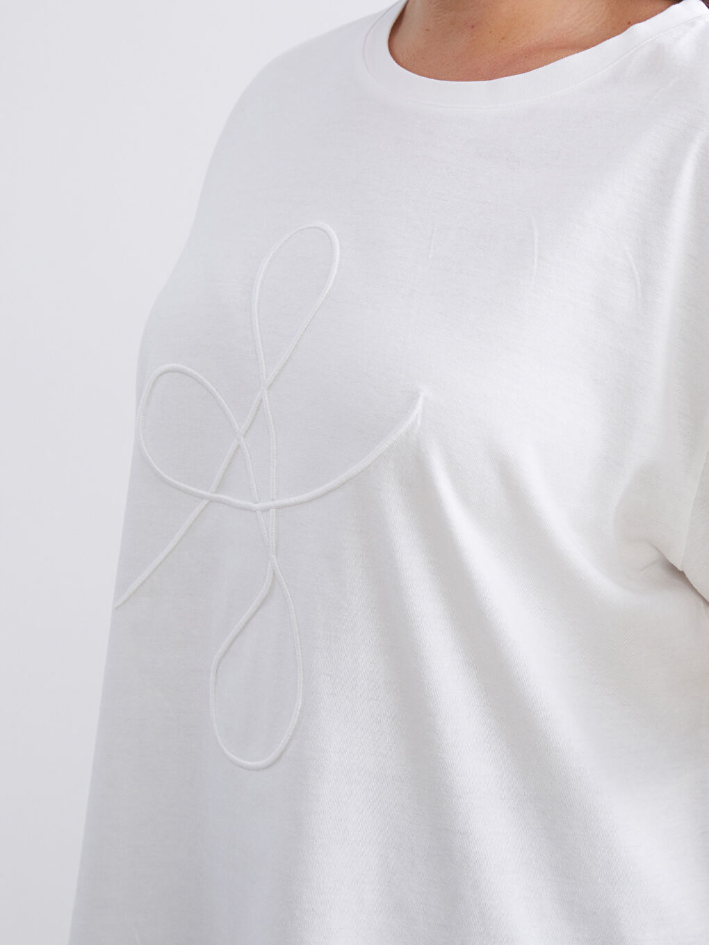 Ekru Büyük Beden Bisiklet Yaka Nakışlı Kadın Tişört-2