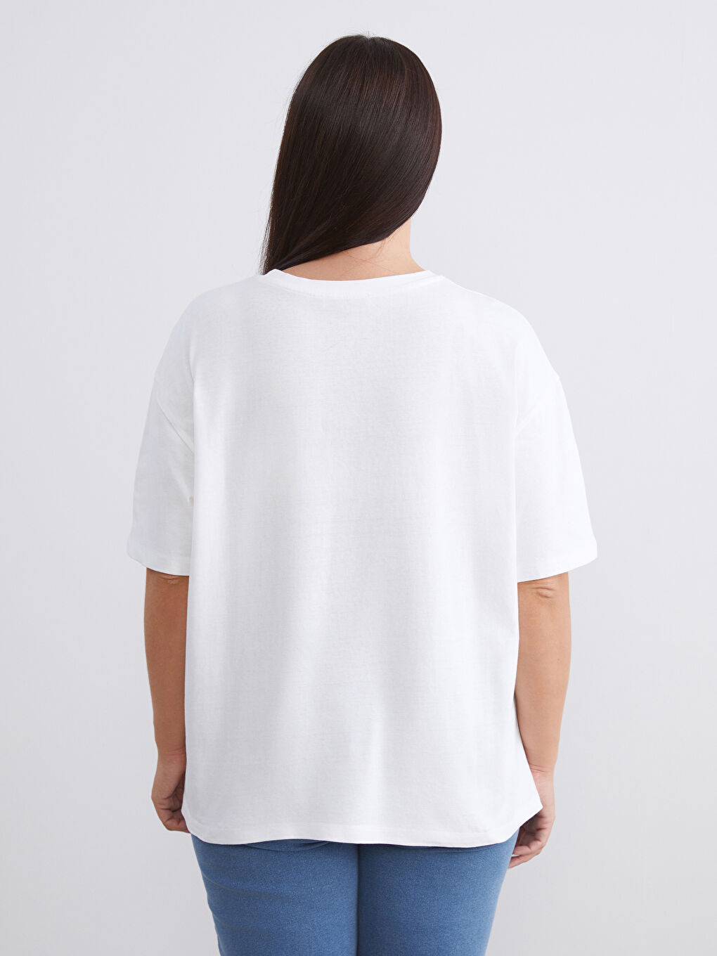 Ekru Büyük Beden Bisiklet Yaka Nakışlı Kadın Tişört-3