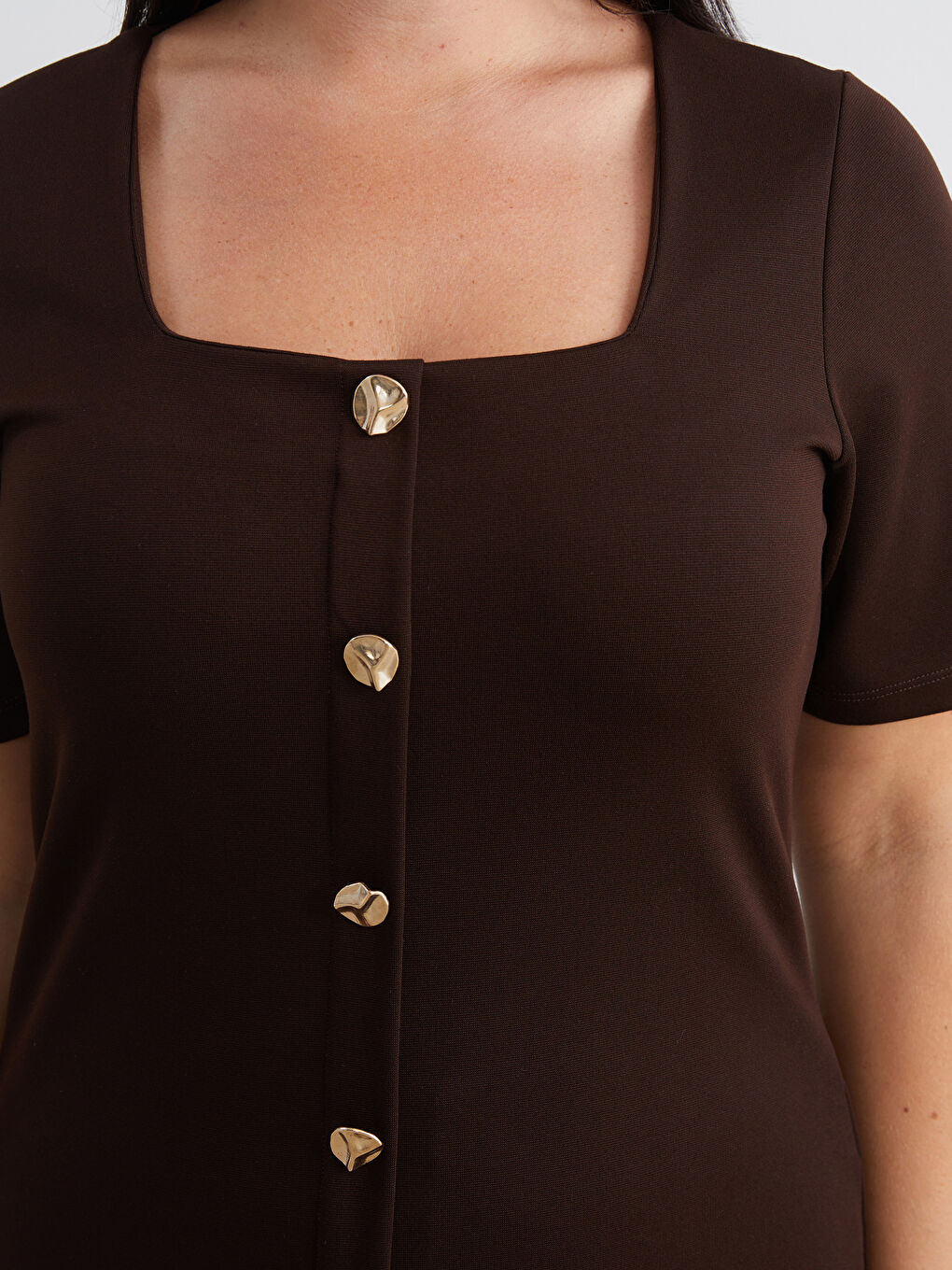 Kahverengi Büyük Beden Düğme Detaylı Bluz-2